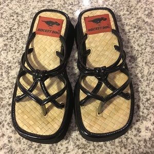 Women’s Black Flip-Flops/Sandals